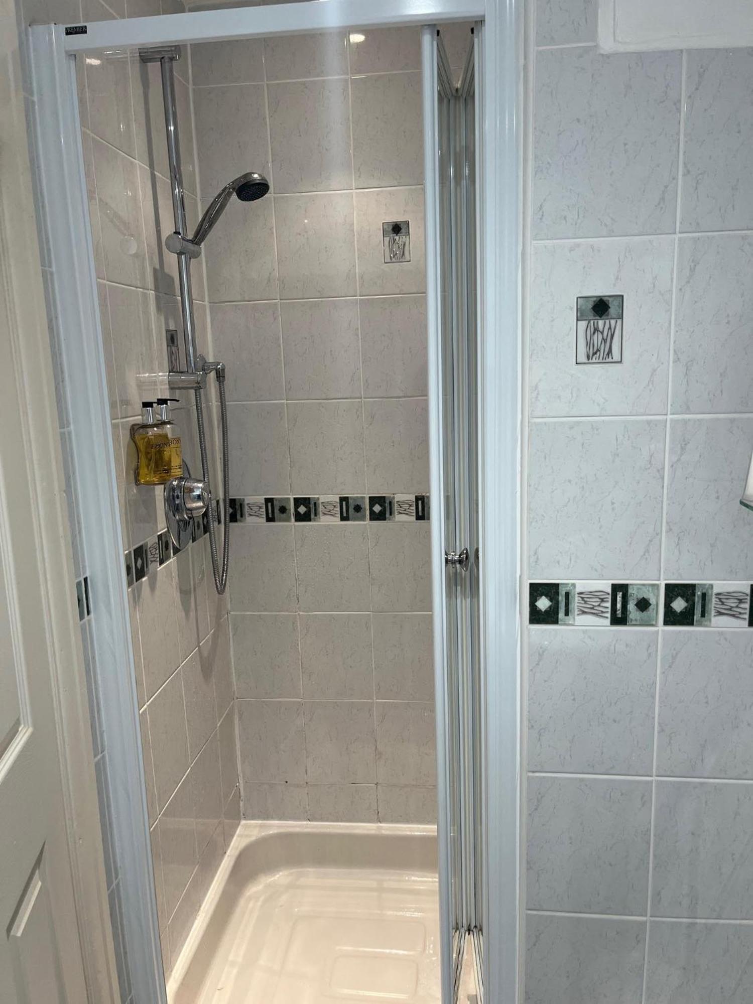 No: 1 The Esplanade Guest Accommodation. Tenby Quarto foto
