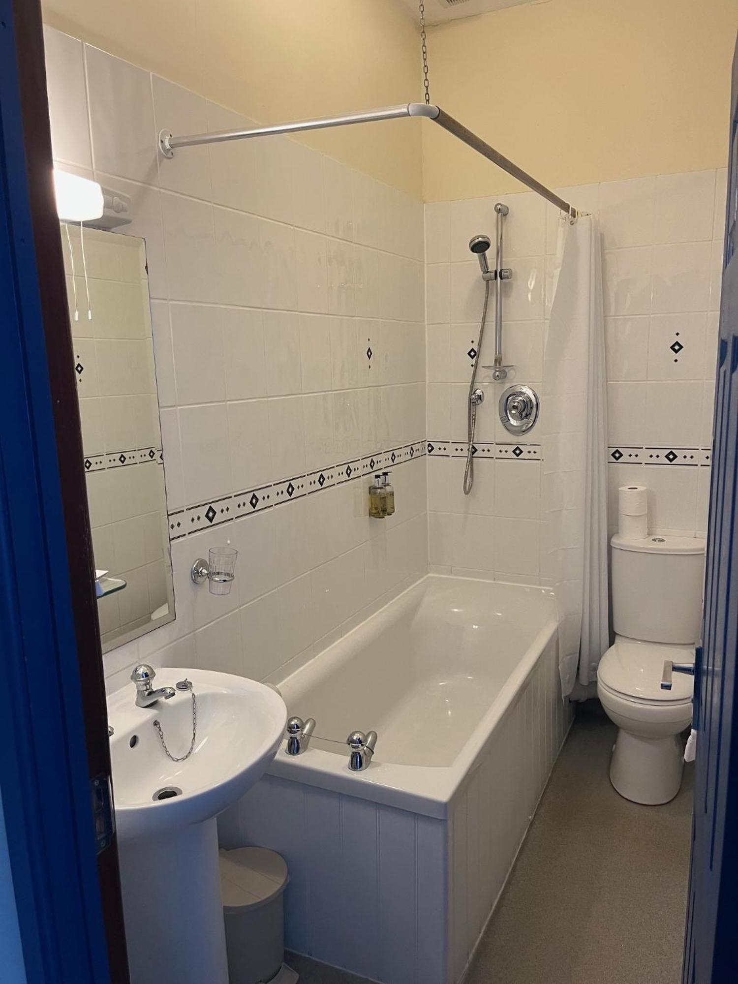 No: 1 The Esplanade Guest Accommodation. Tenby Quarto foto