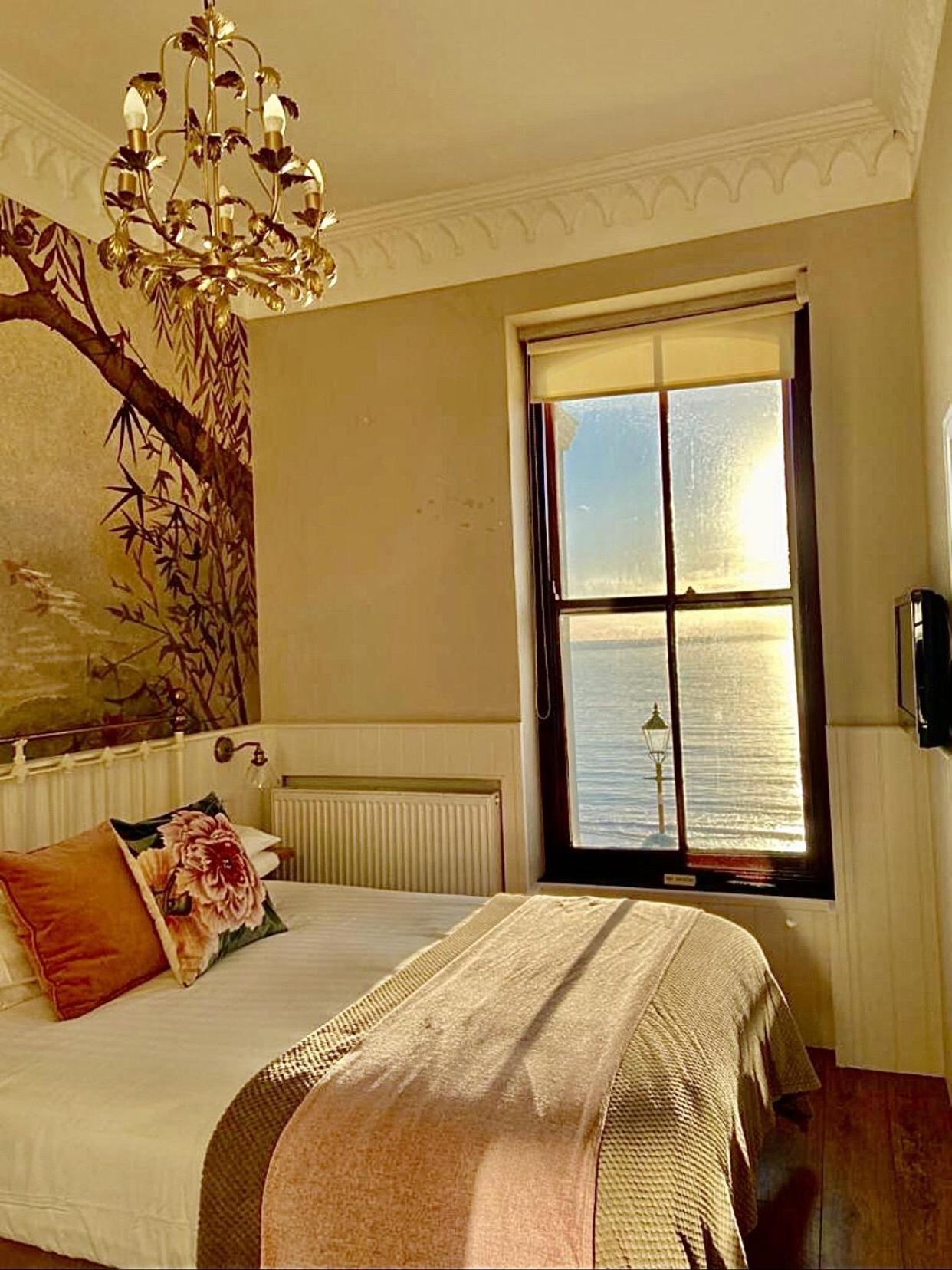 No: 1 The Esplanade Guest Accommodation. Tenby Quarto foto